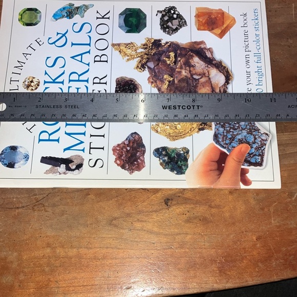 The Ultimate Rocks & Minerals Sticker Book - Picture 14 of 16
